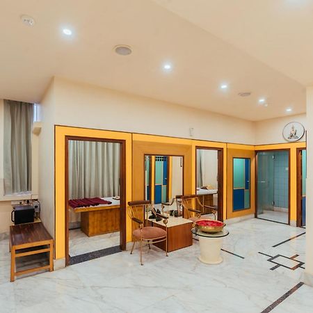The Piccadily Hotel Lucknow Bagian luar foto