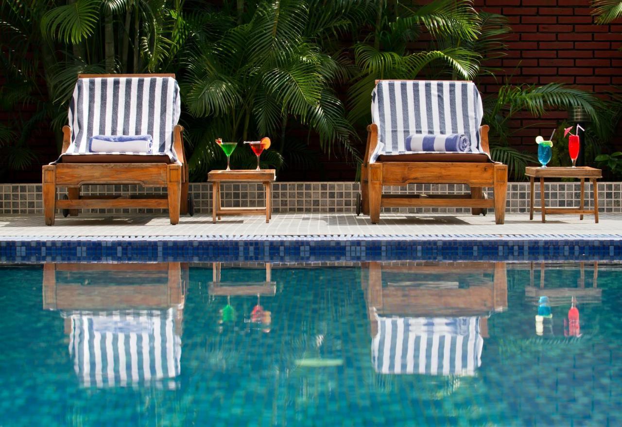 The Piccadily Hotel Lucknow Bagian luar foto