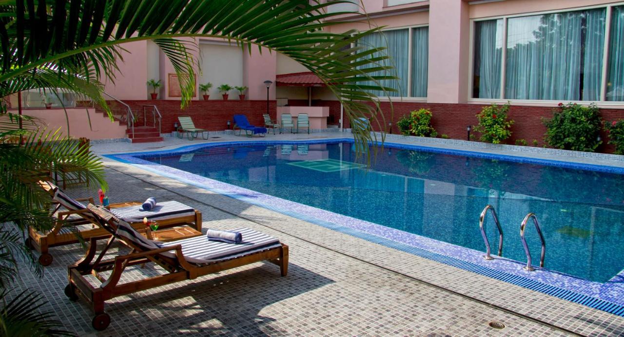 The Piccadily Hotel Lucknow Bagian luar foto