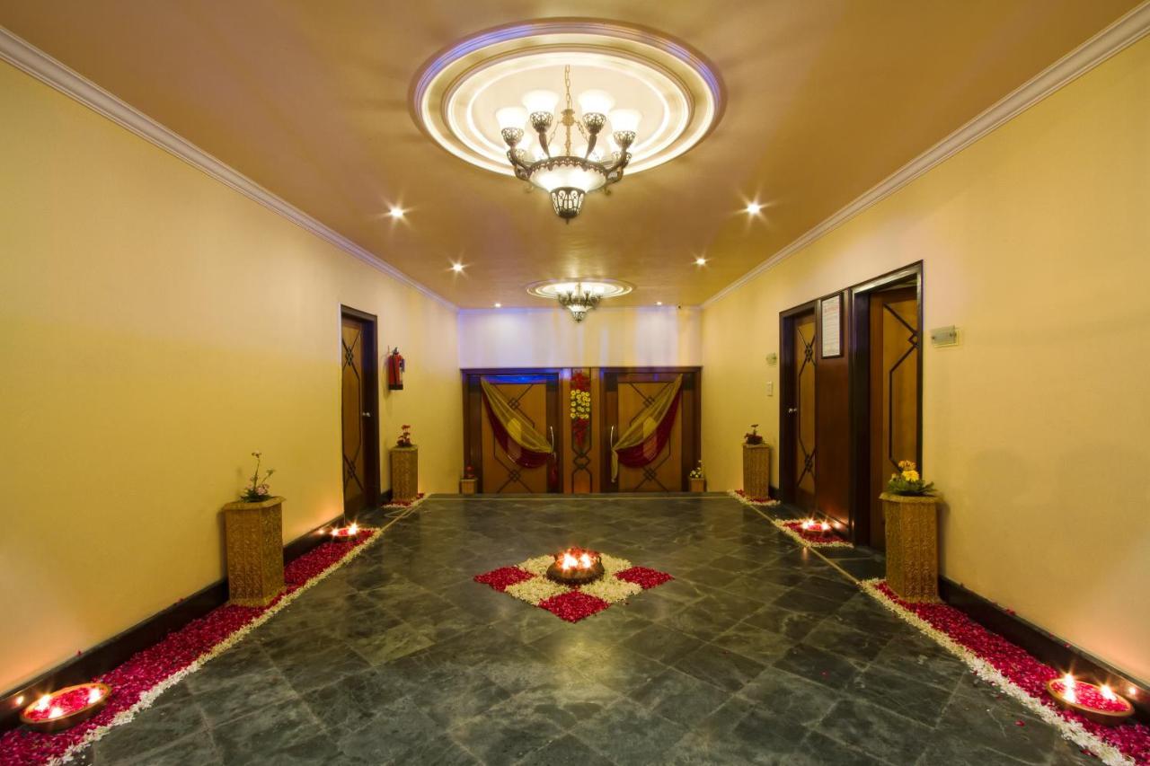 The Piccadily Hotel Lucknow Bagian luar foto