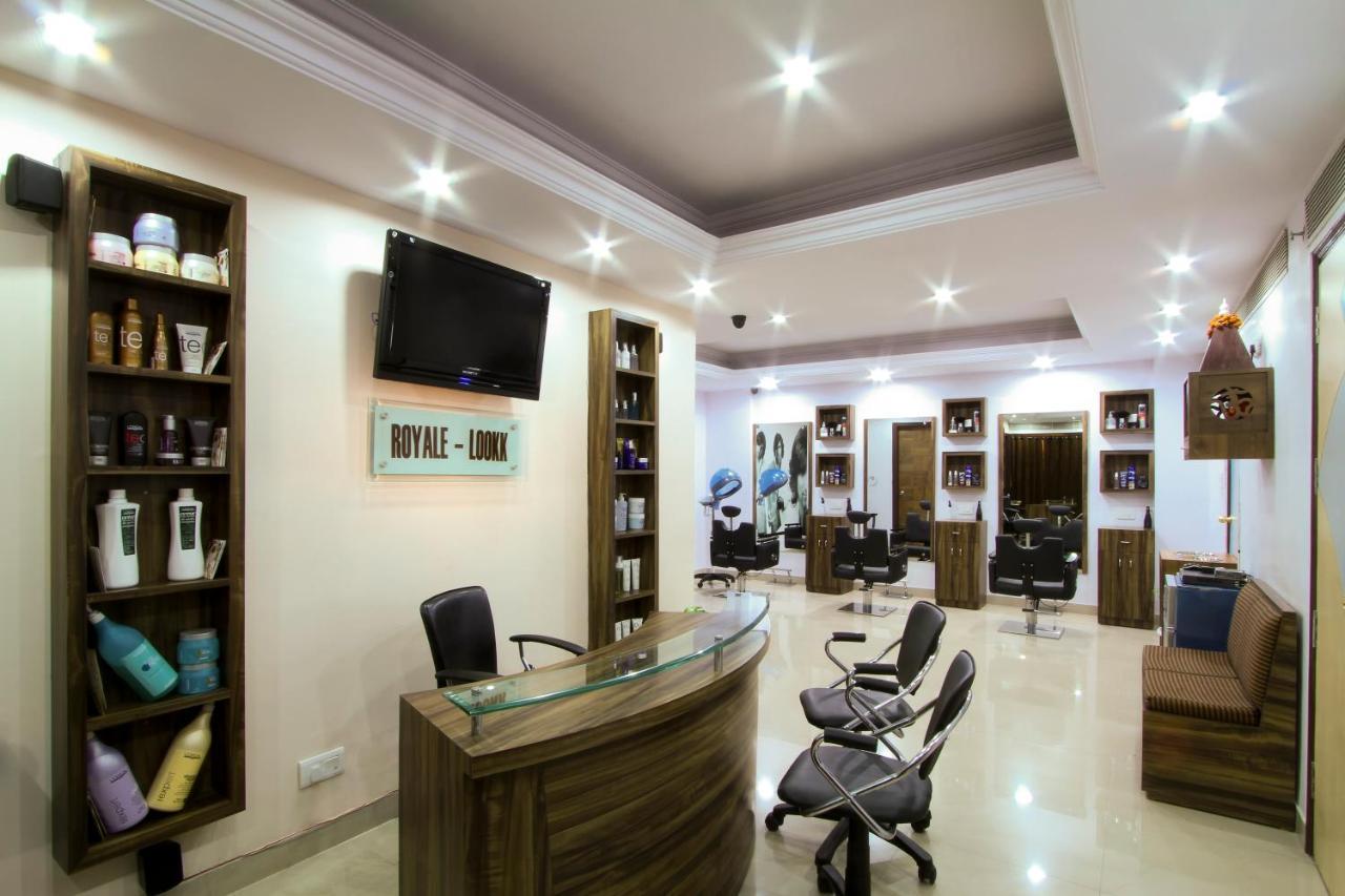 The Piccadily Hotel Lucknow Bagian luar foto