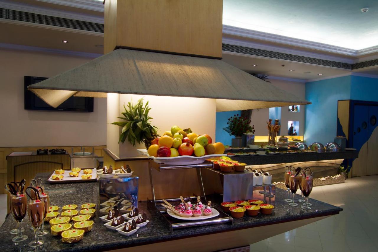 The Piccadily Hotel Lucknow Bagian luar foto
