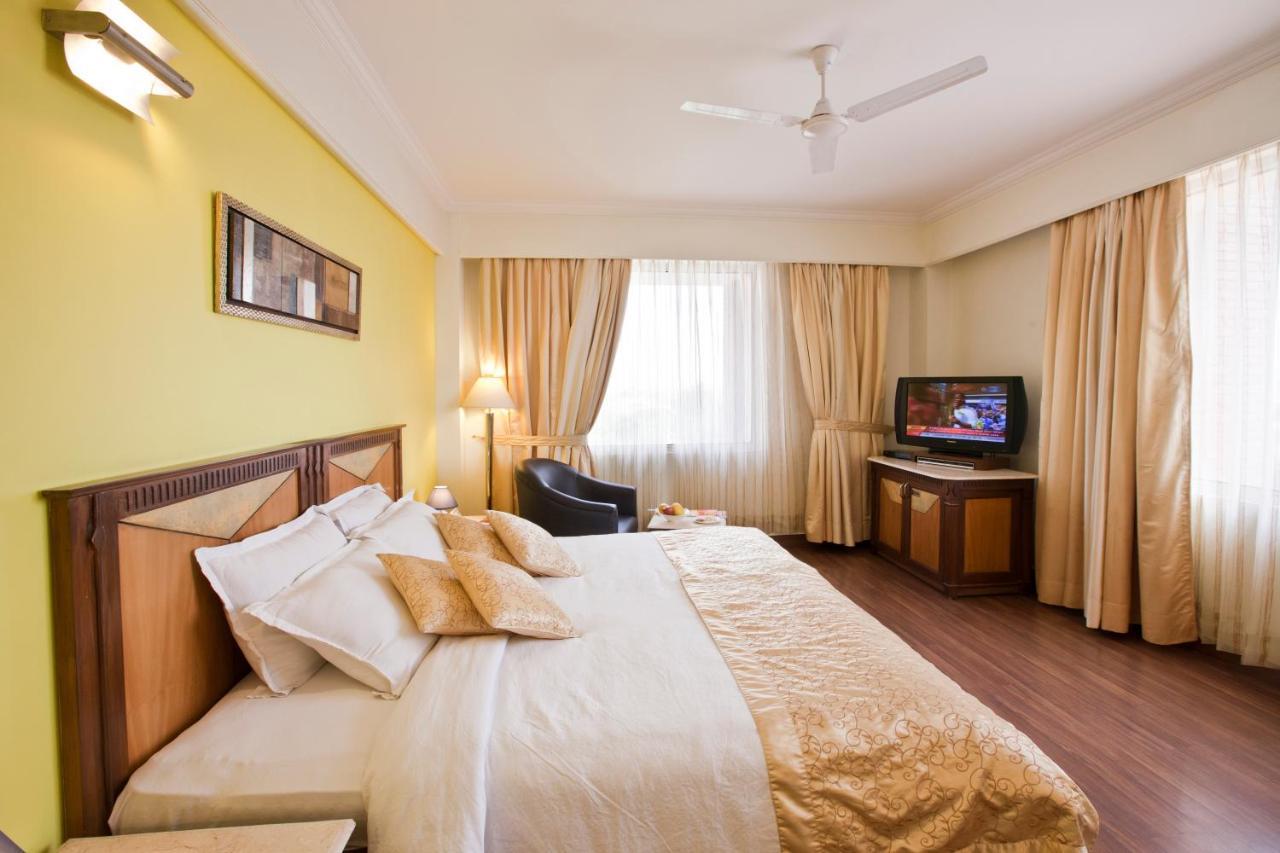 The Piccadily Hotel Lucknow Bagian luar foto