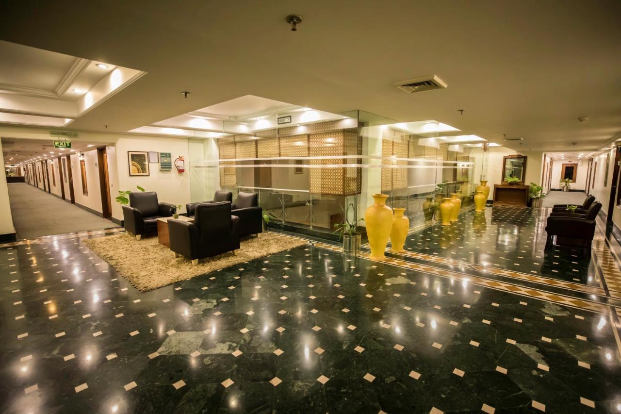 The Piccadily Hotel Lucknow Bagian luar foto
