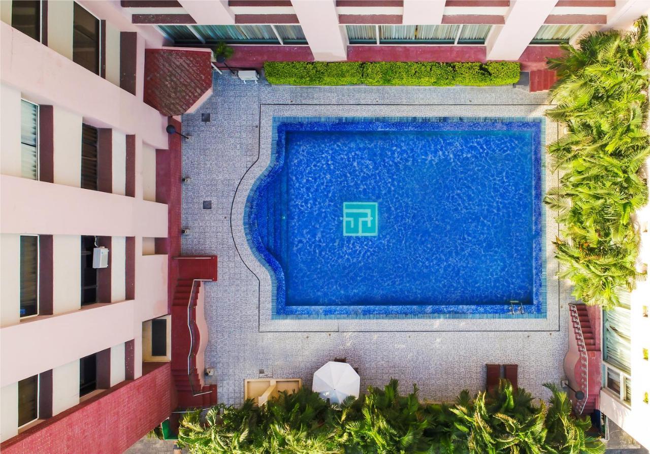 The Piccadily Hotel Lucknow Bagian luar foto