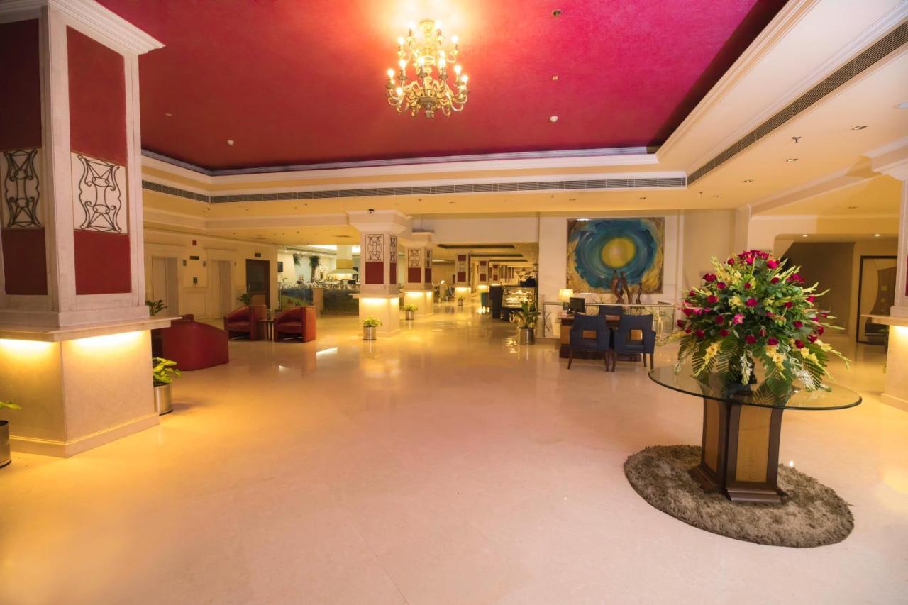 The Piccadily Hotel Lucknow Bagian luar foto