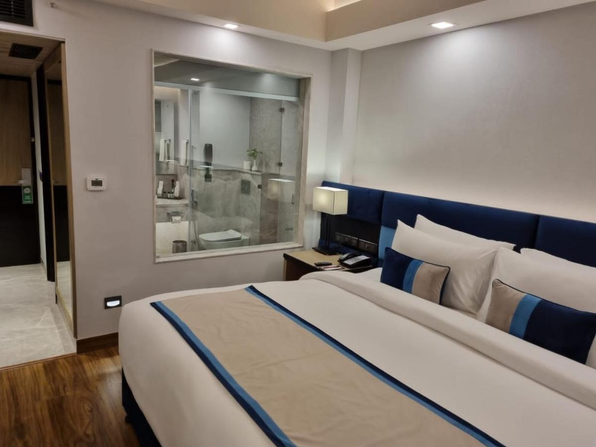 The Piccadily Hotel Lucknow Bagian luar foto