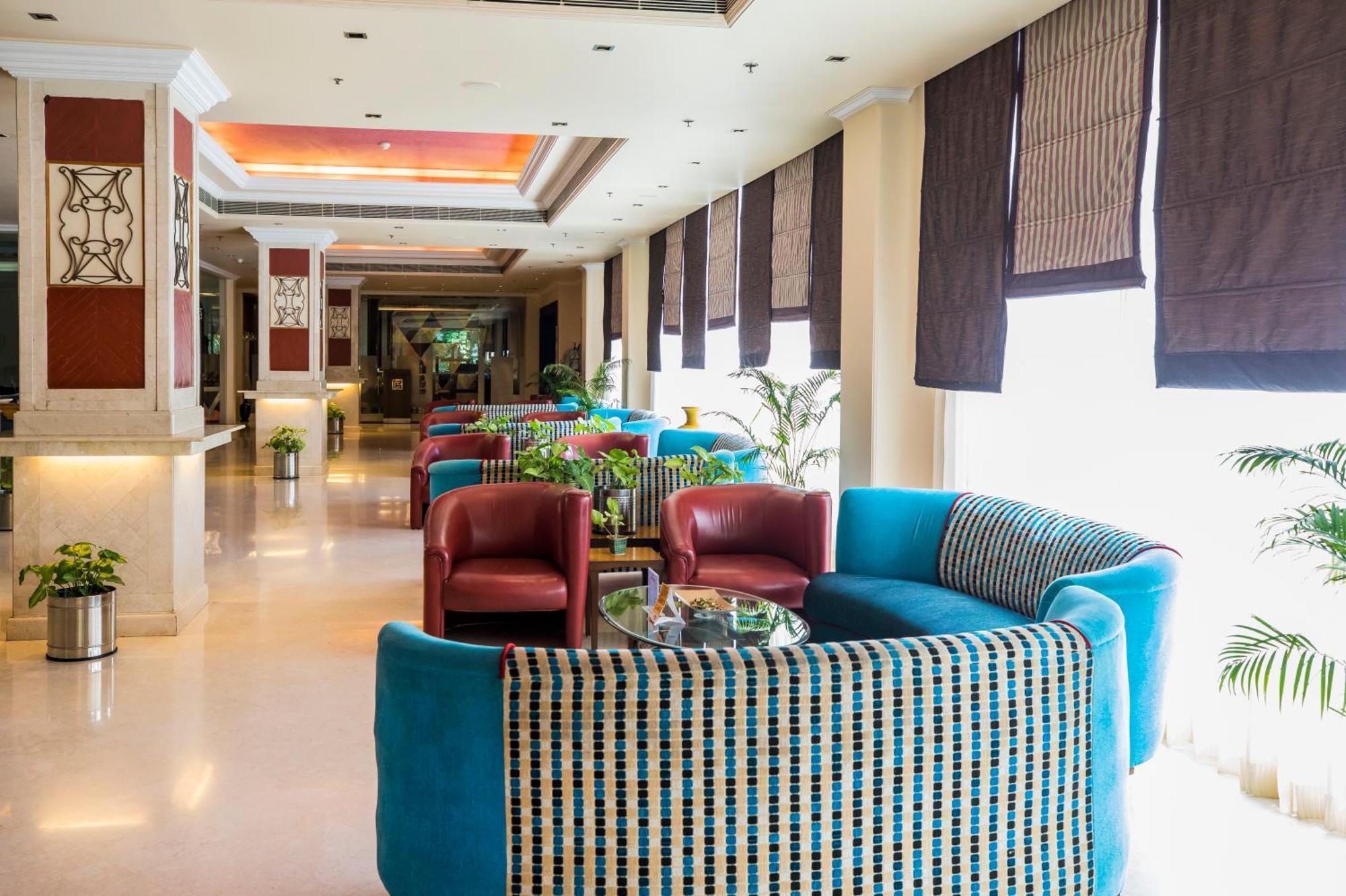 The Piccadily Hotel Lucknow Bagian luar foto