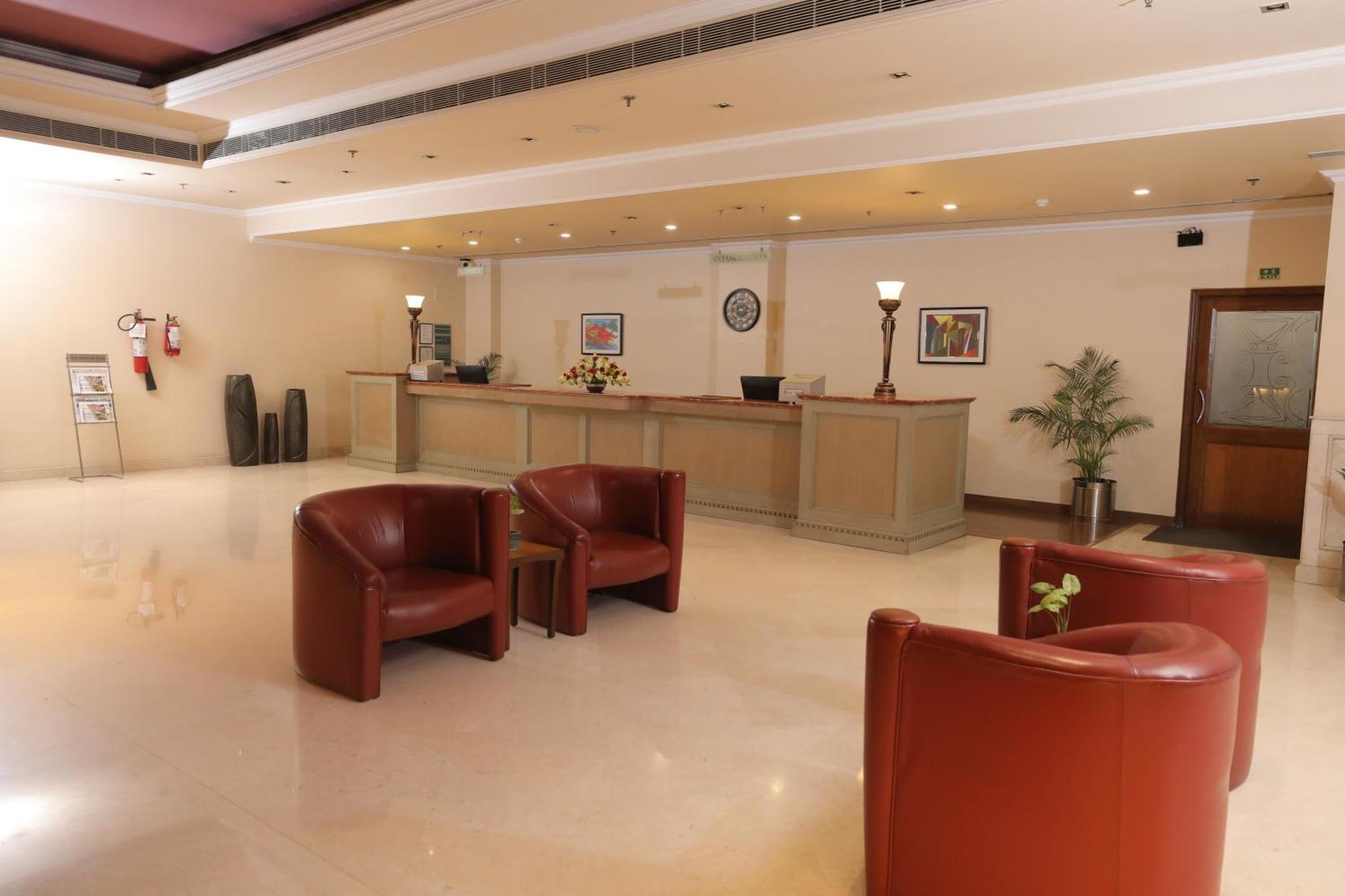 The Piccadily Hotel Lucknow Bagian luar foto