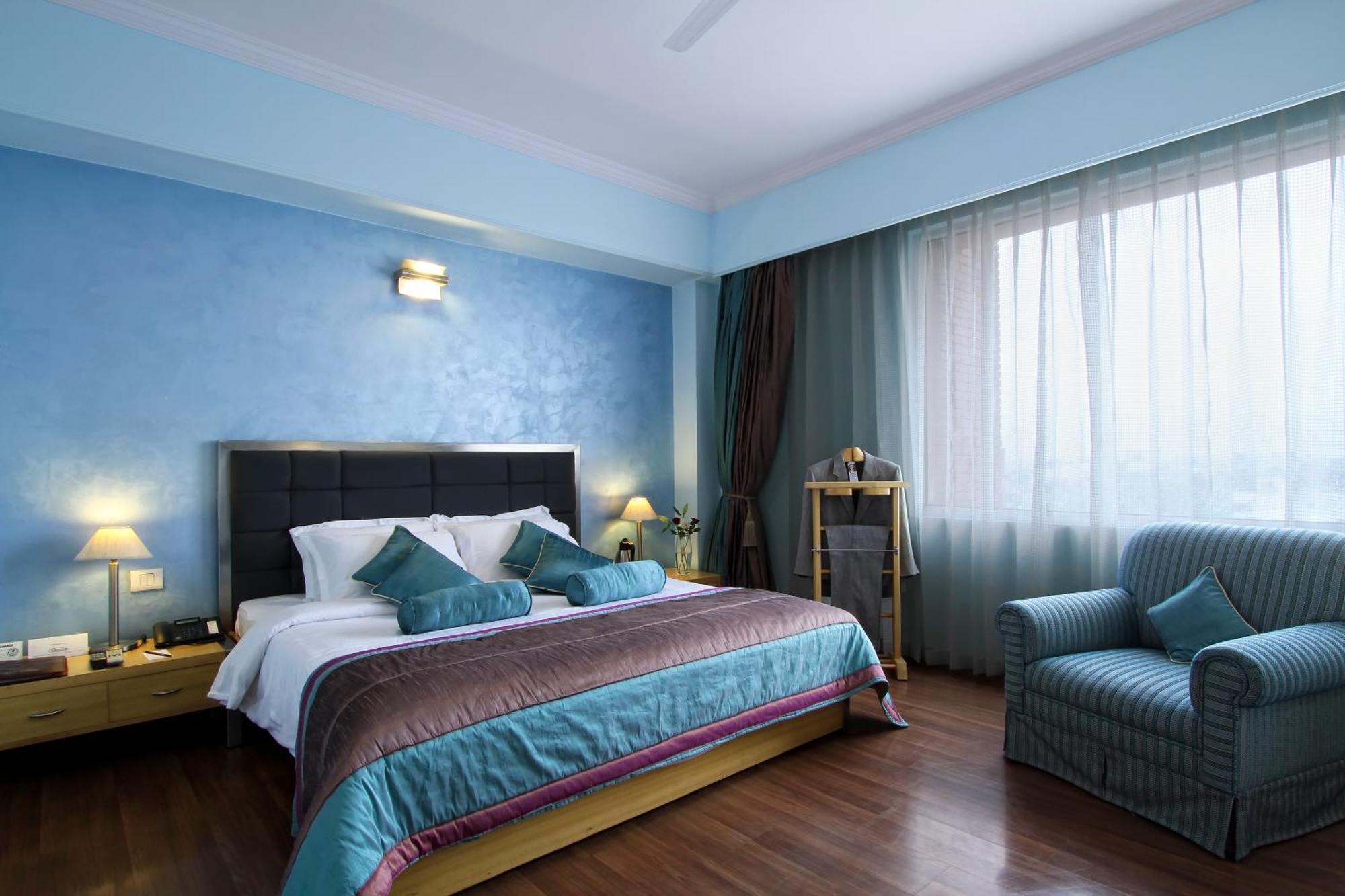 The Piccadily Hotel Lucknow Bagian luar foto