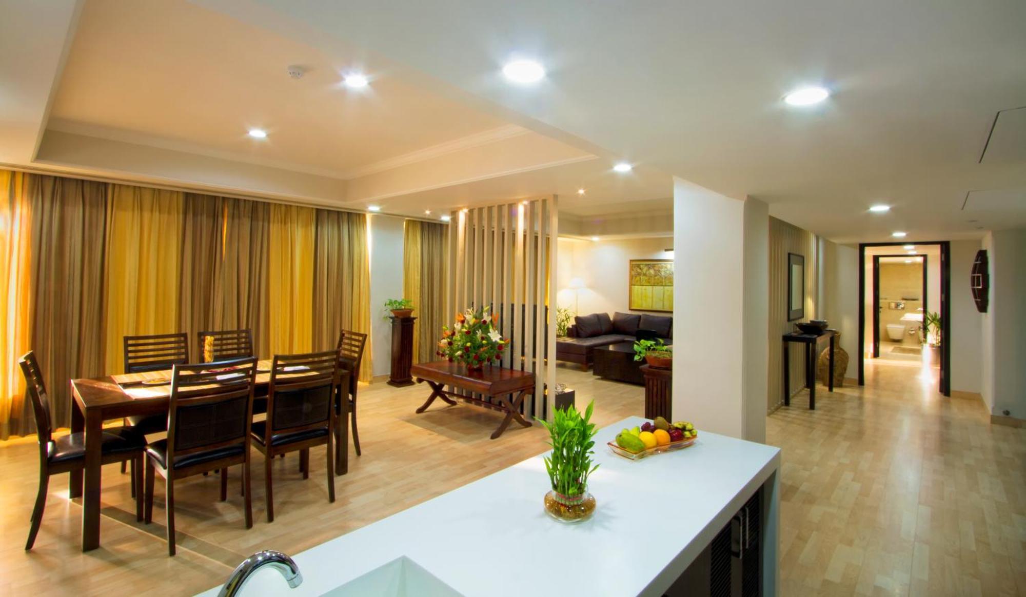 The Piccadily Hotel Lucknow Bagian luar foto