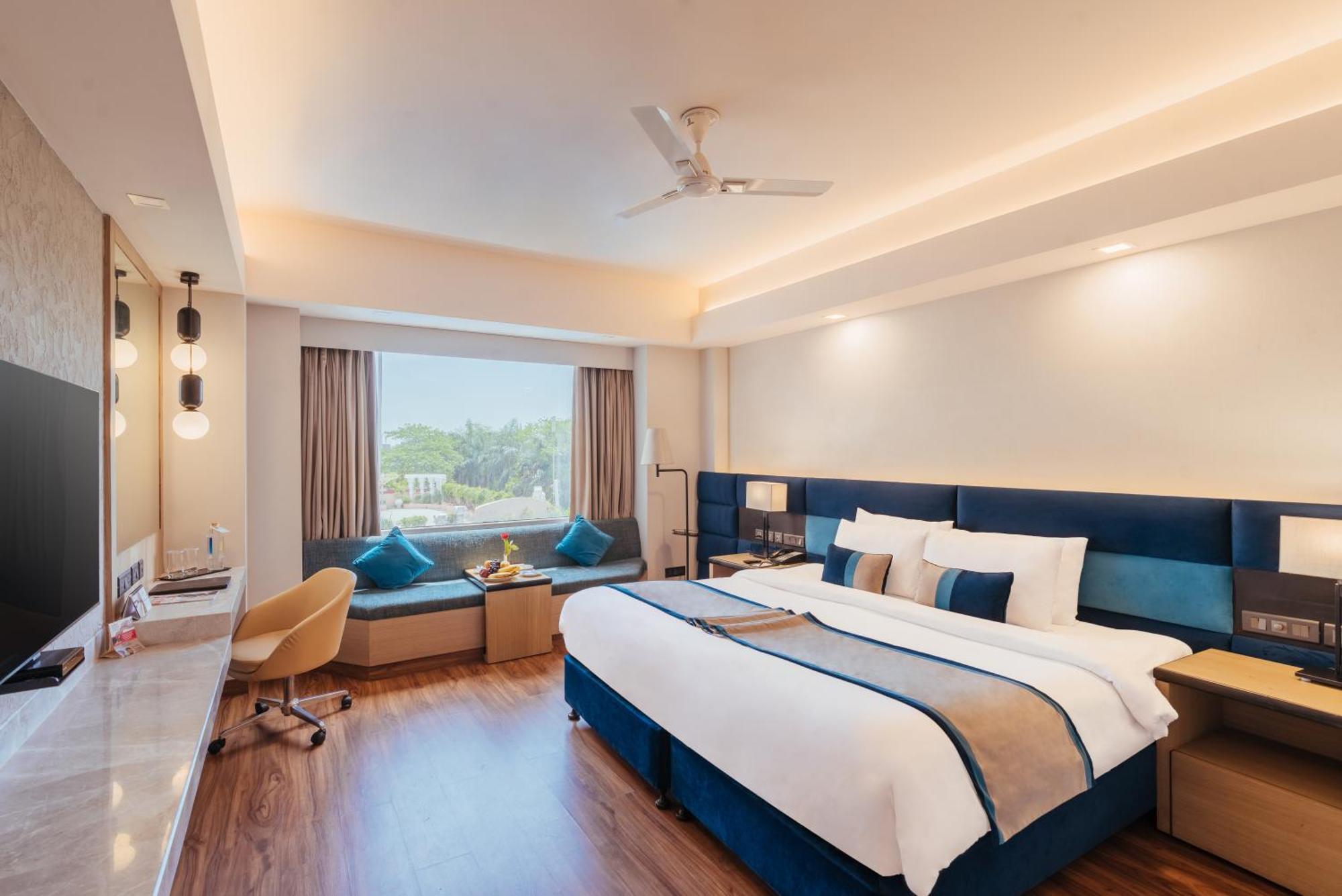 The Piccadily Hotel Lucknow Bagian luar foto