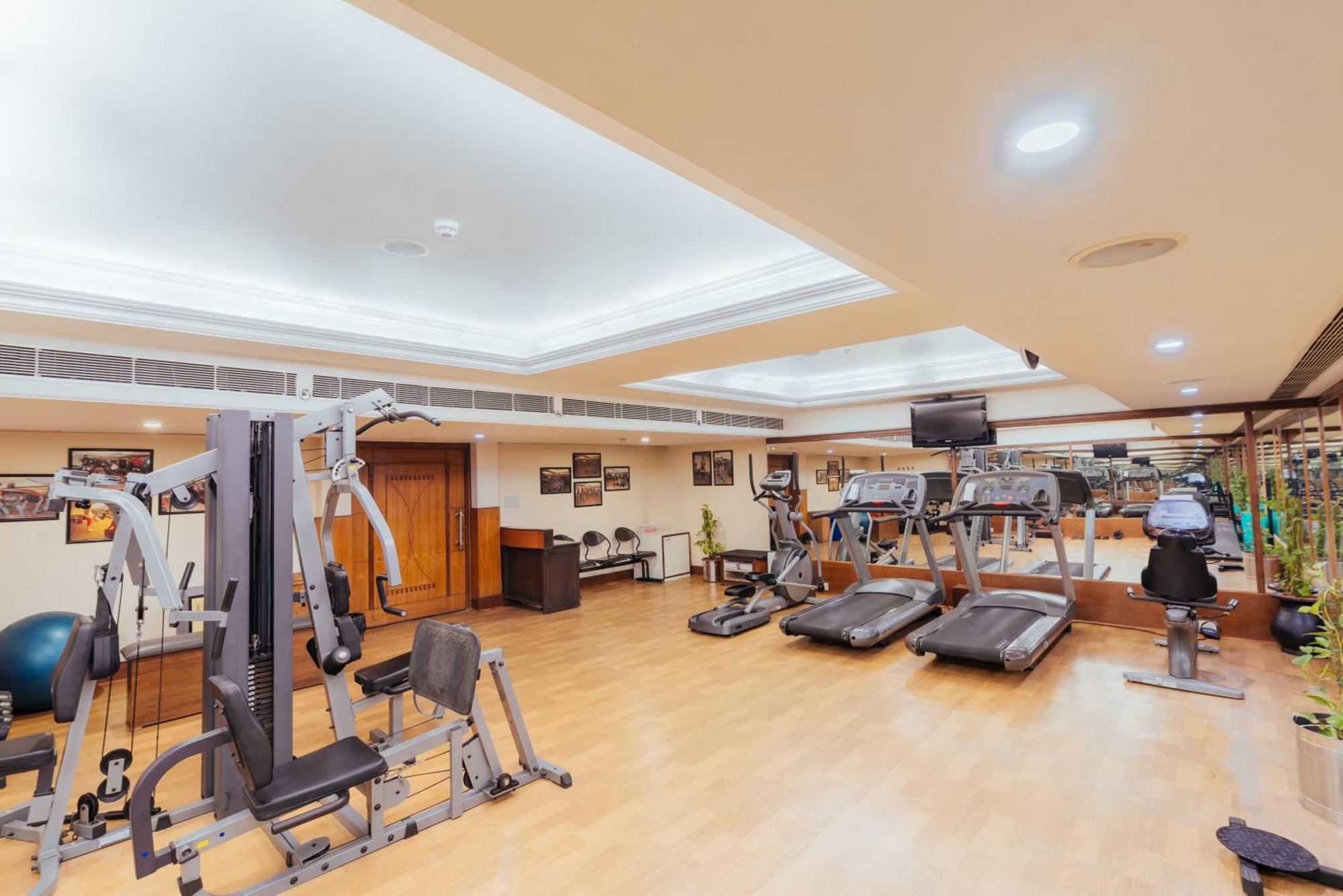 The Piccadily Hotel Lucknow Bagian luar foto